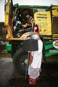 Čert Macík přivezl dětem z dětských domovů dárky v závodním kamionu