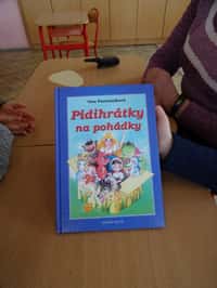 V prvním oddělení školní družiny začínají číst i děti