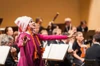 Na sobotních koncertech Cyklu pro děti PKF – Prague Philharmonia okouzlí skřítek Šíma skřítka Lupi svým zpěvem